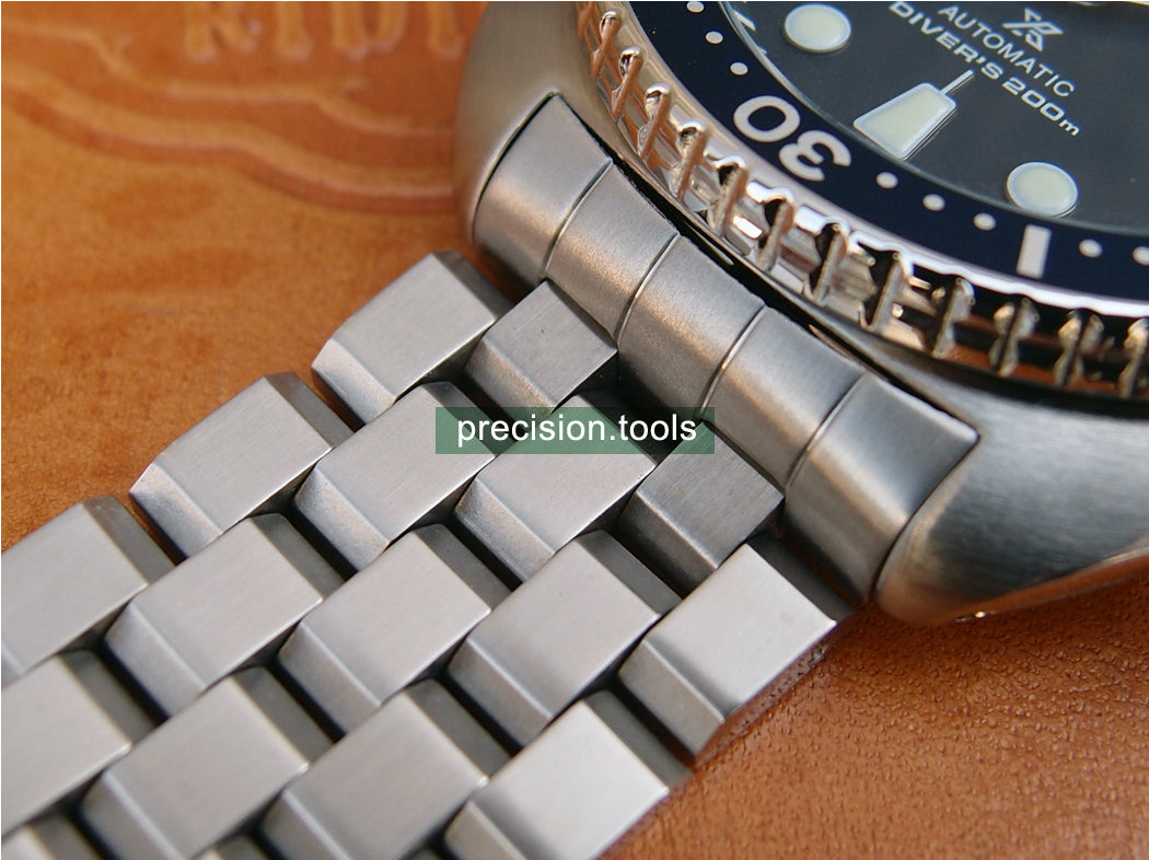 22mm 。Engineer 型 エンジニアタイプ 。弓カン 湾曲したエンドリンク。完璧にマッチ Seiko SRP773 775 777。ステンレス鋼 。社外品