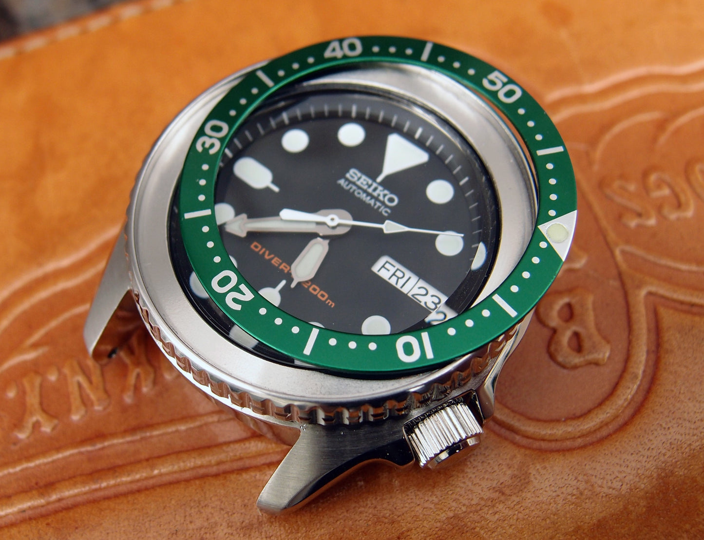 緑色 。 アルミニウム製 。 交換用 。 完璧にマッチ 。 Seiko SKX013 SKX015 4205-0155 ベゼルインサート 。 社外品