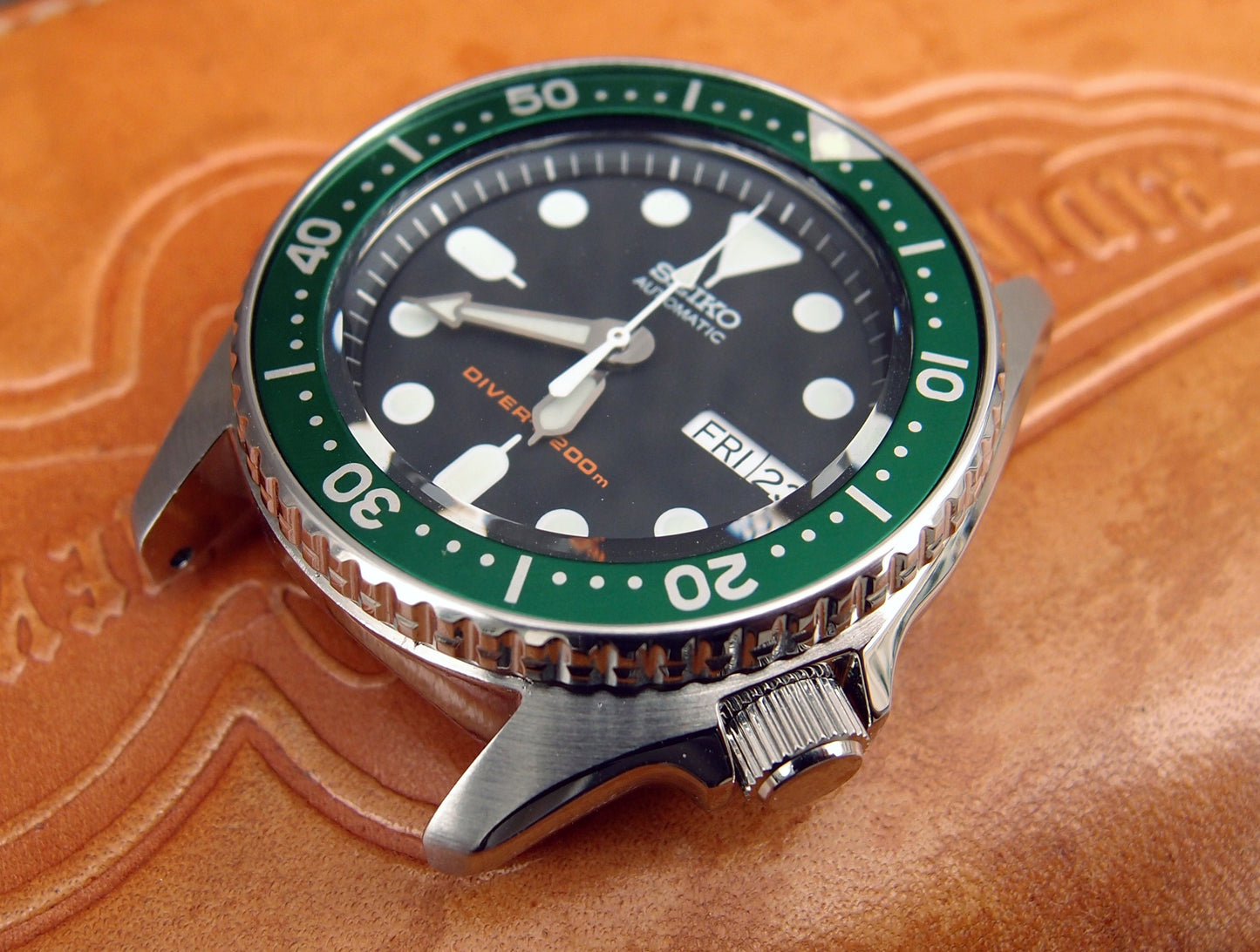緑色 。 アルミニウム製 。 交換用 。 完璧にマッチ 。 Seiko SKX013 SKX015 4205-0155 ベゼルインサート 。 社外品