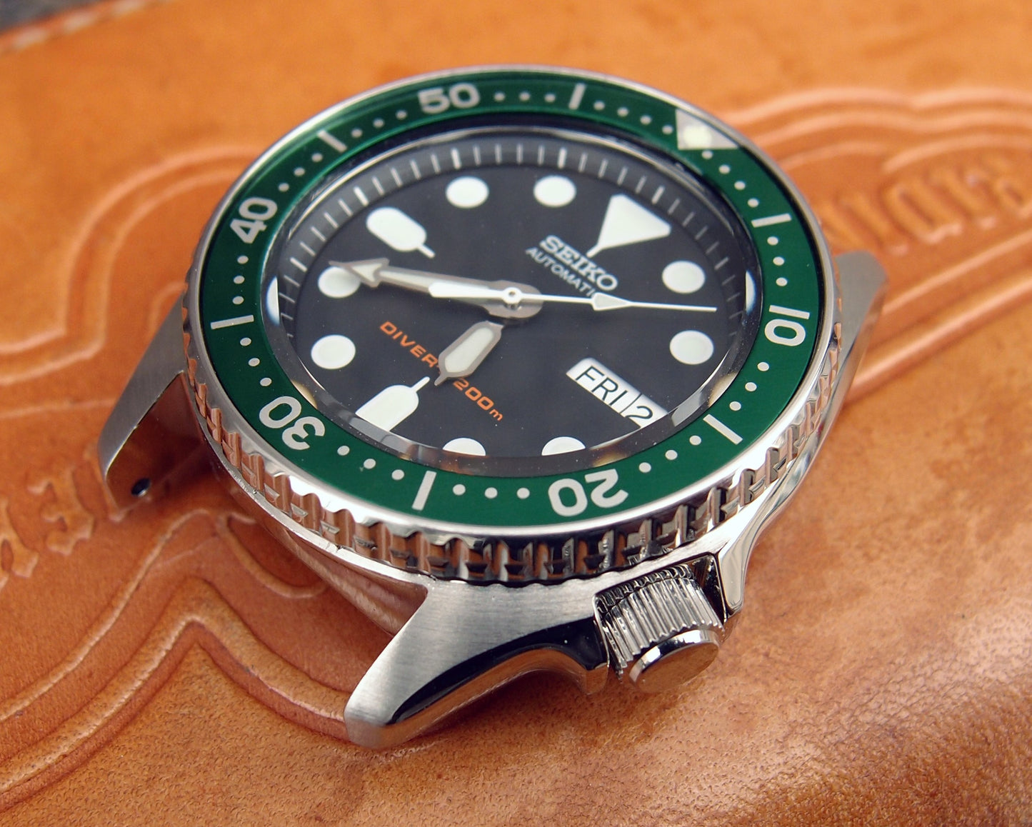緑色 。 アルミニウム製 。 交換用 。 完璧にマッチ 。 Seiko SKX013 SKX015 4205-0155 ベゼルインサート 。 社外品
